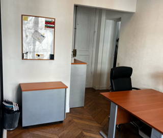 Bureau privé 15 m² 3 postes Location bureau Rue Montmartre Paris 75002 - photo 2
